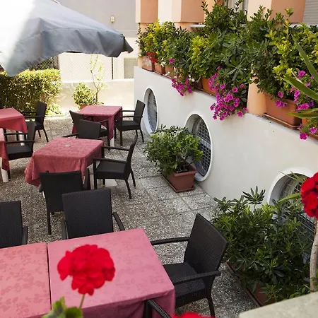 Ξενοδοχείο Amadei Blumen 3*