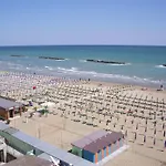 Hotel Amadei Blumen Pesaro