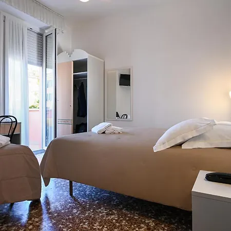 Hotel Amadei Blumen Pesaro