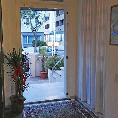 Amadei Blumen Πέζαρο