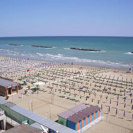 Hotel Amadei Blumen Pesaro