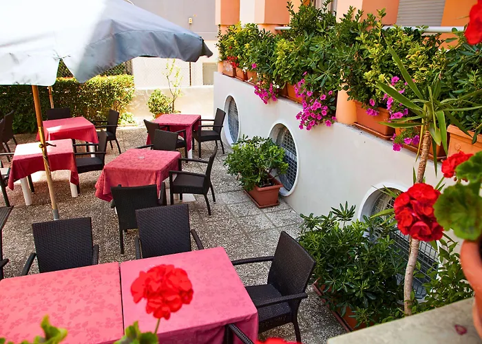 Hotel Amadei Blumen Pesaro