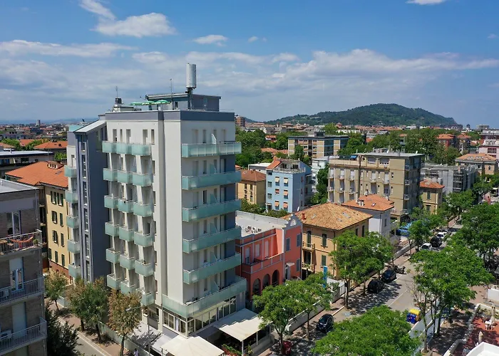 Amadei Blumen Hotel 3*