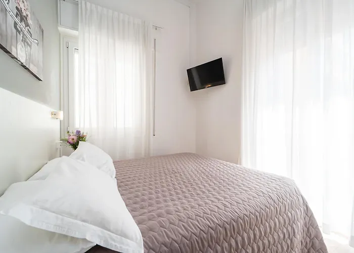 Hotel Amadei Blumen Pesaro