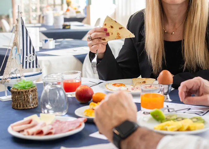 Hotel Amadei Blumen Pesaro